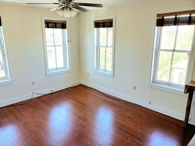 Photo - 1601 Shakespeare St Apartment