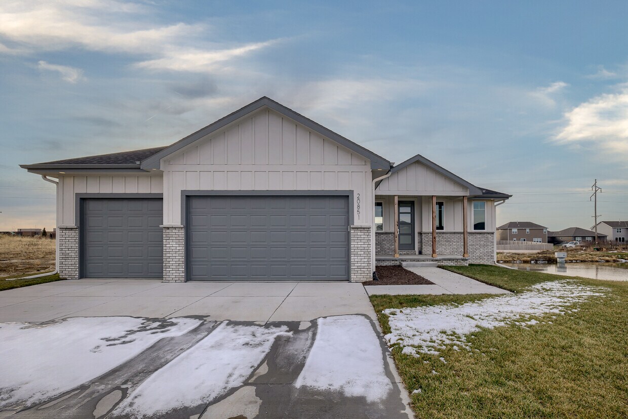 Foto principal - 20851 Ogden St