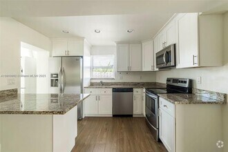 Building Photo - 2019 NE 17th Ct