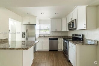 Building Photo - 2019 NE 17th Ct