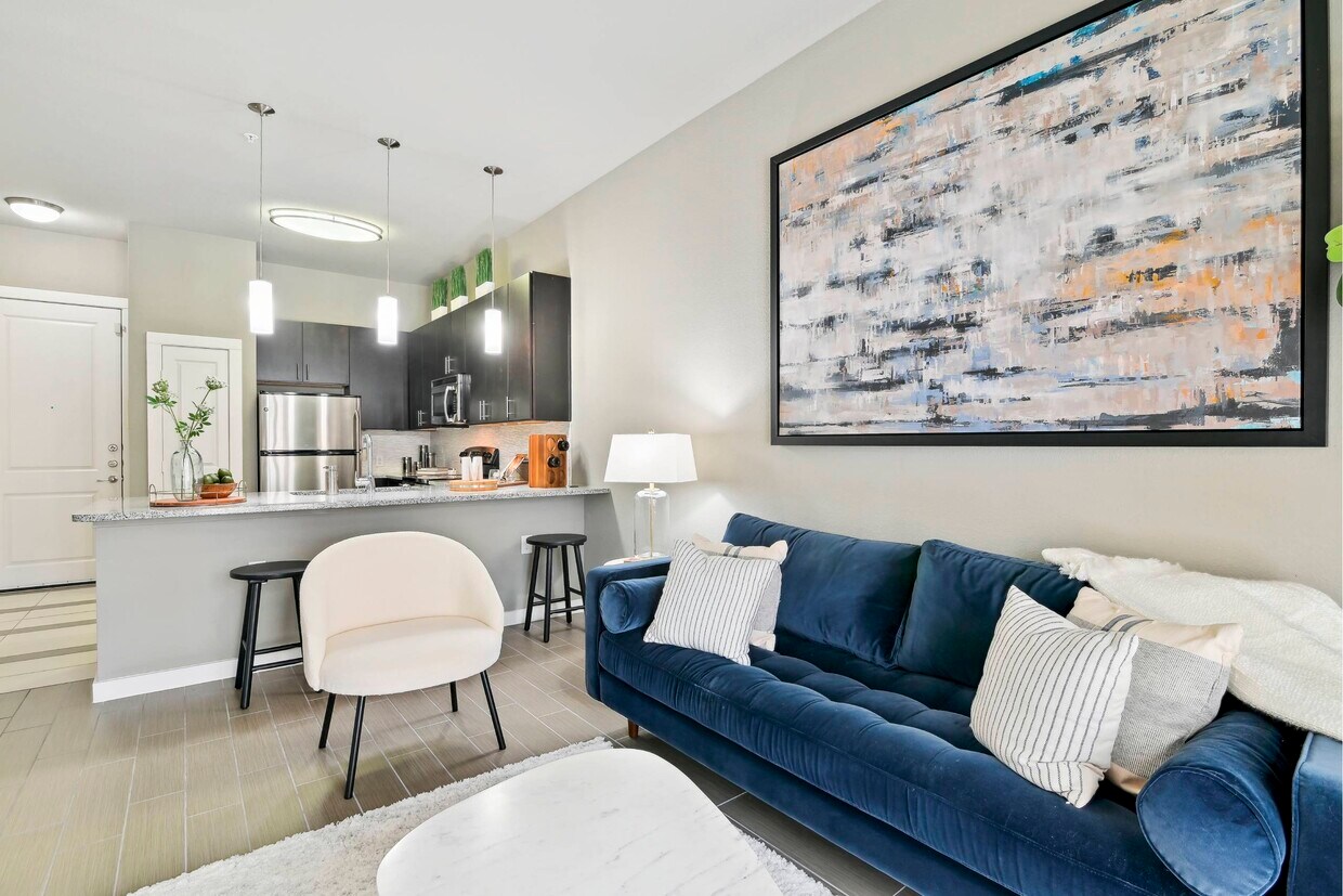 洋書 PISOS PILOTO-MODEL APARTMENTS Moda Apartments - 1855 Payne St Dallas, TX 75201