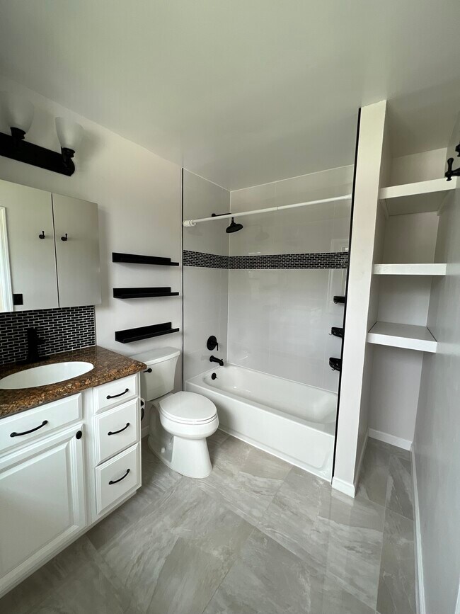 Master Bath - 5980 Woodwind Ct