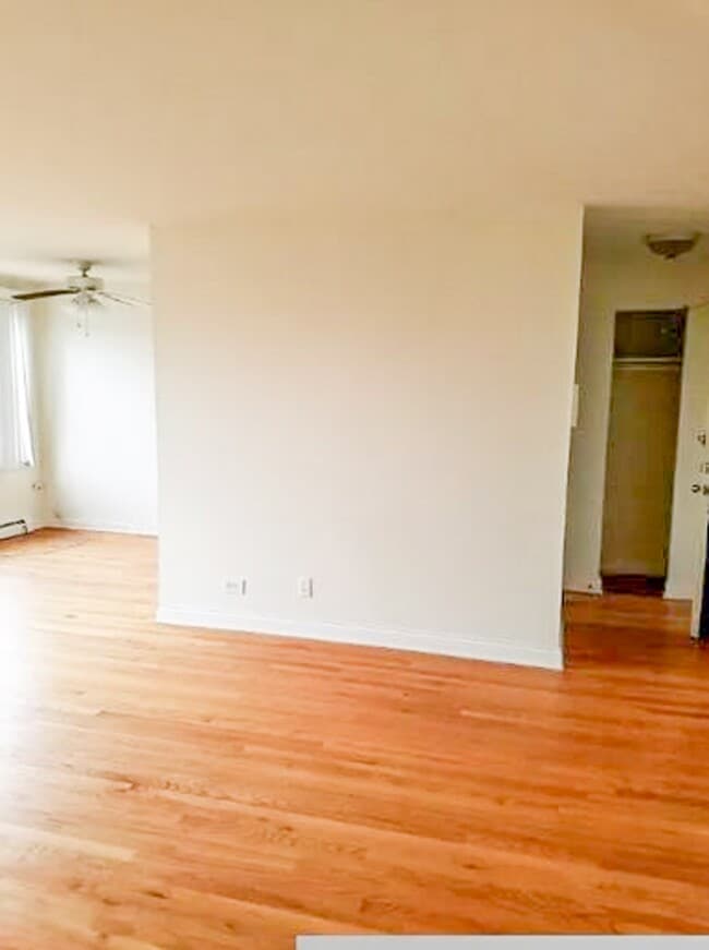 Photo - 3710 N Pine Grove Ave Apartment