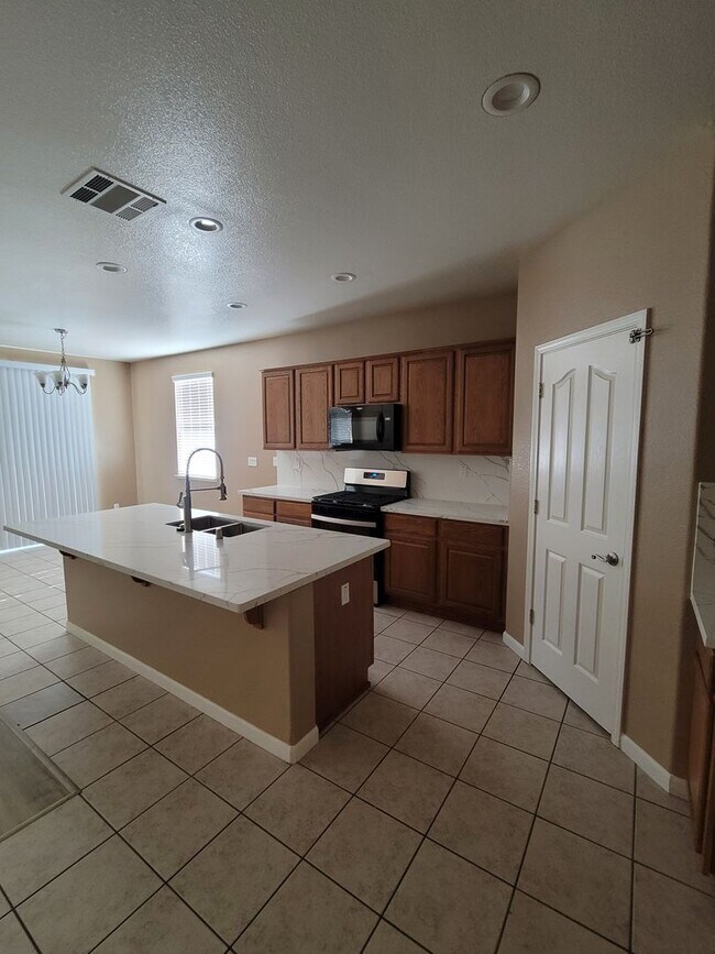 Foto del edificio - North Natomas-  NEWLY REMODELED