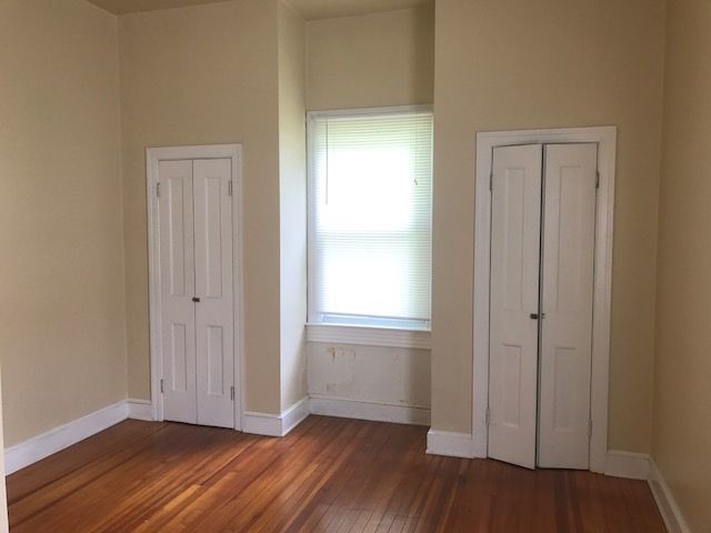 Building Photo - One Bedroom Apartment Available Early May