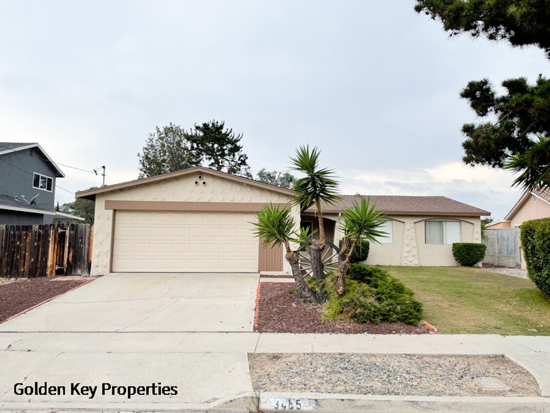 Foto principal - Single Story 4BR/2BA Home in Carlsbad! Ava...