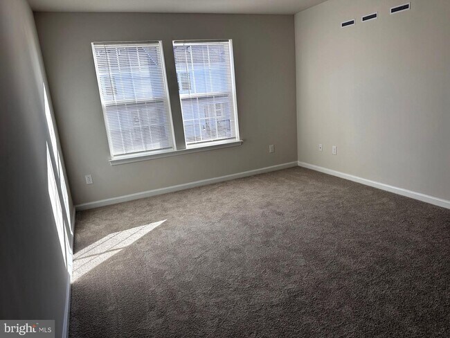 Building Photo - 842 Cotrel Lane