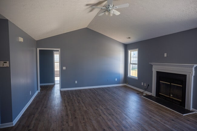 Building Photo - 1905 Elsie Cir NE