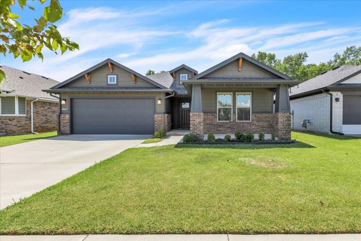 Foto principal - 3-4 bed, 2 bath, Open Floor Plan