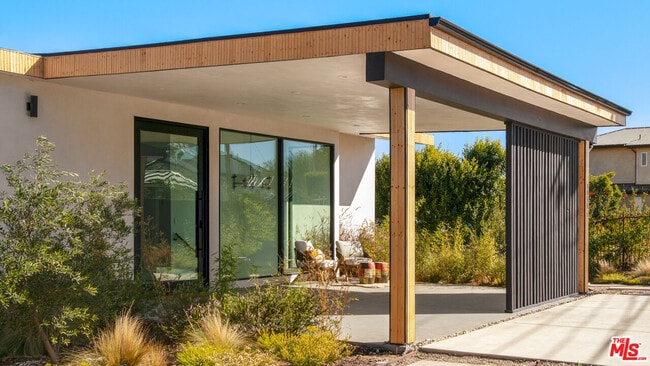 Building Photo - 6656 Dume Dr