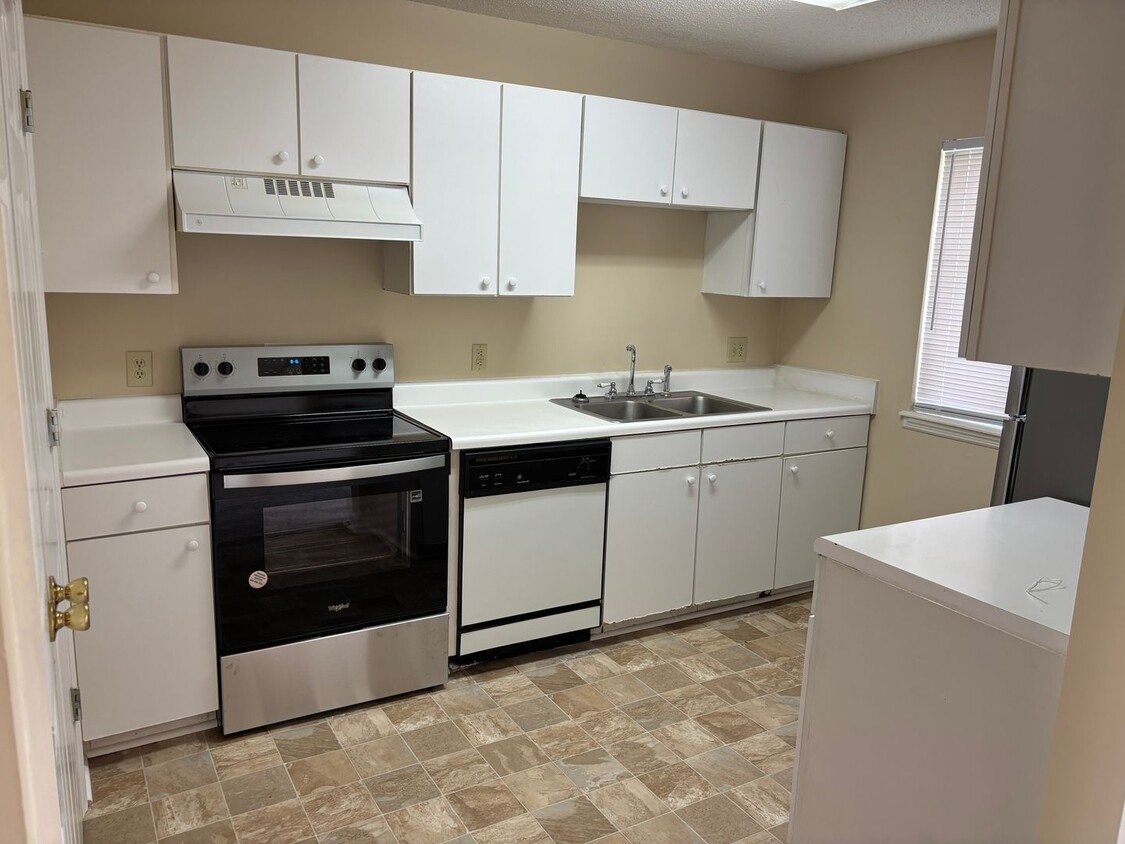 Foto principal - 2 BED 2 BATH CONDO ON BOTTOM FLOOR AT MYRT...