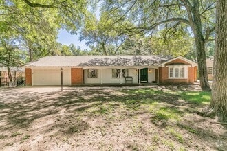 Building Photo - 3215 Spanish Oak Dr