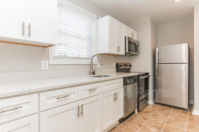 Foto del edificio - 1559 FORT DUPONT St SE