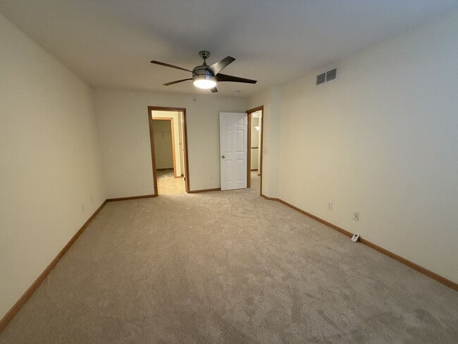 Foto del edificio - 2 Level Townhome in Maple Grove!