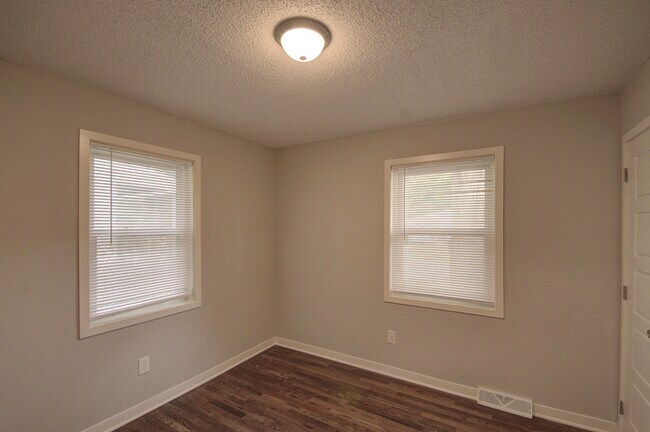 Foto del edificio - 4910 N Wallace Dr