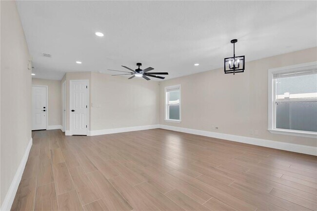 Building Photo - 531 Flower Fields Ln