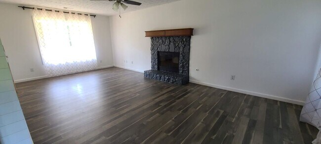 Foto del edificio - 640 Tribble Creek Dr