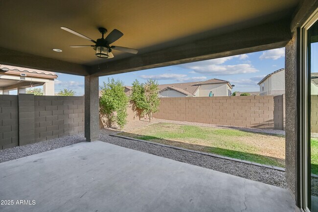 Foto del edificio - 16075 W Laurel Ln