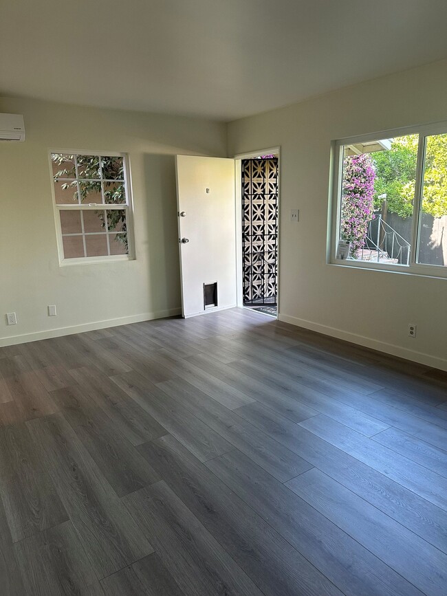 Building Photo - 209 W Palmer Ave