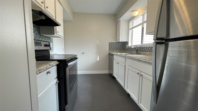 Foto del edificio - 6701 Sands Point Dr