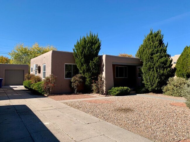 Foto del edificio - Recently renovated Three Bedroom, One bath...