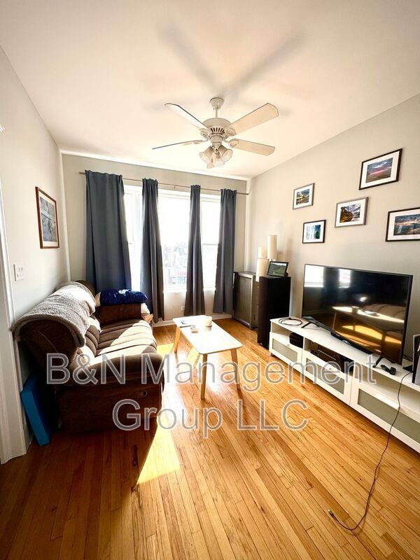 Building Photo - 3912 N Cicero Ave