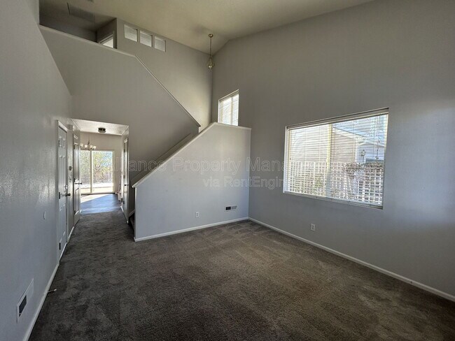 Building Photo - 878 Rancher Dr