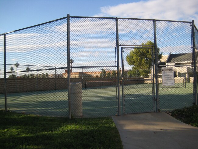 Foto del edificio - 1850 E Ave J2