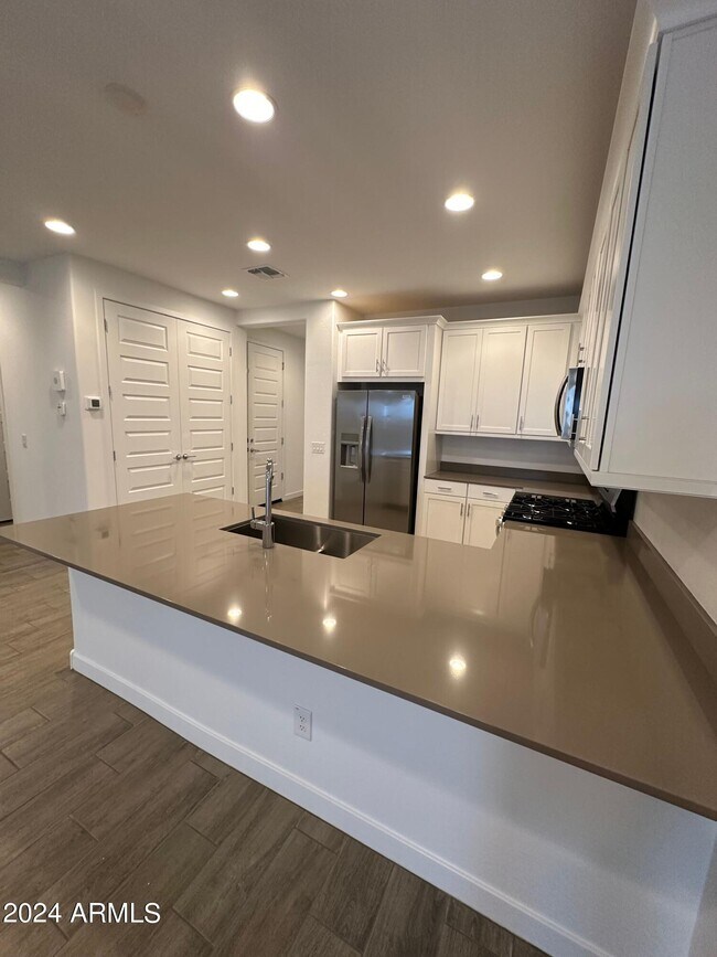 Foto del edificio - 36610 W Mediterranean Way