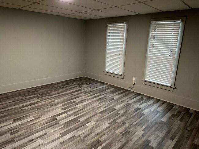 Building Photo - **NEW RENTAL LISTING** 2 BEDROOM, 1 BATH, ...