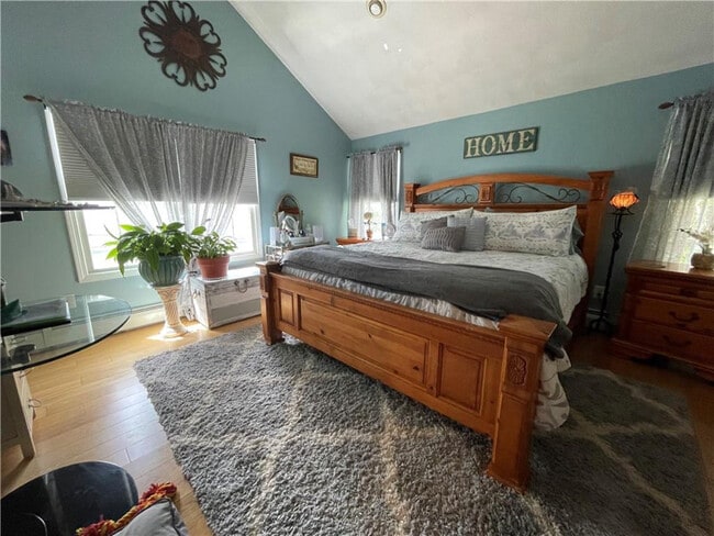 Building Photo - 580 Old Main St