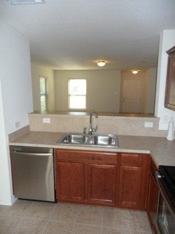 Foto del edificio - Perfect 3 Bedroom 2 Bath Home! GREAT Fort Worth Location -- Stainless Steel Kitchen Appliances In...