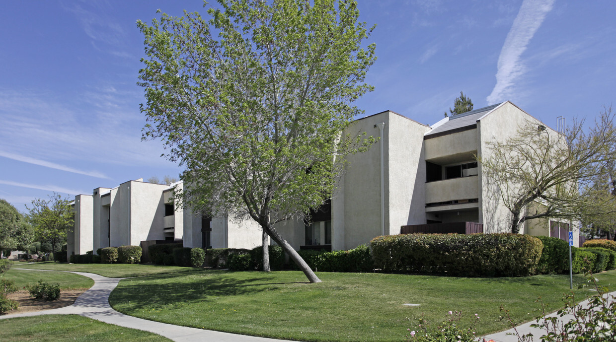 Foto principal - Palmdale Desert Club Apartments