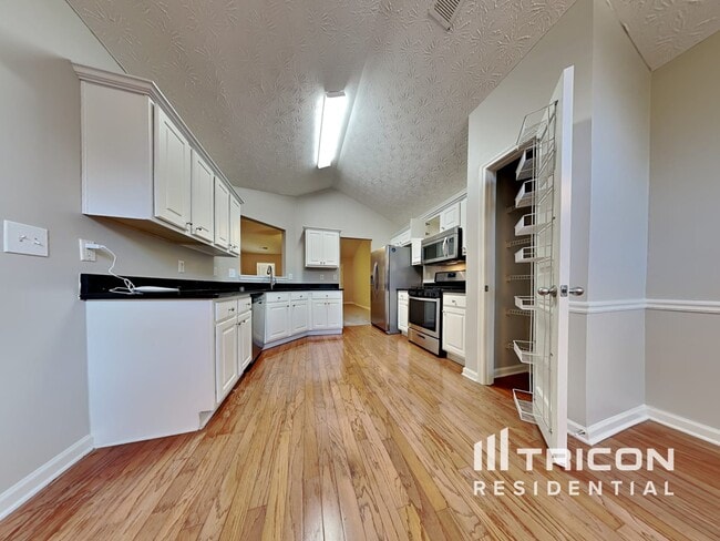 Building Photo - 1450 Heatherton Rd