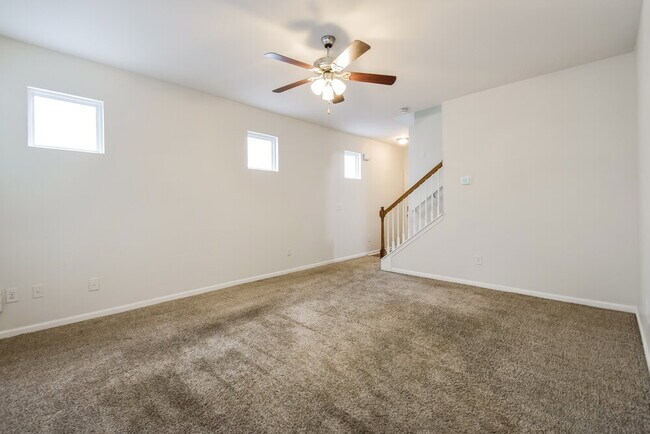 Building Photo - 464 Lobdale Falls Dr