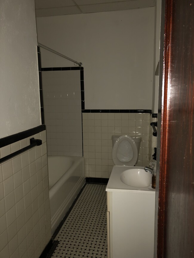 Foto del edificio - 219 Western Ave