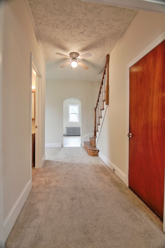 Foto del edificio - Spacious 4/5 Bedroom Home for Rent - Avail...