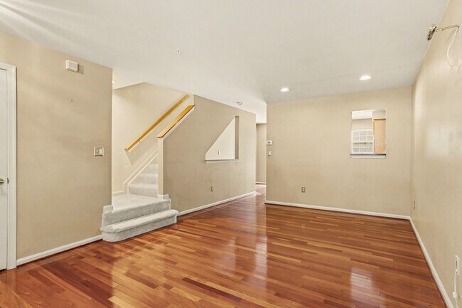 Foto del edificio - 9818 Sherwood Farm Rd