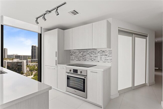 Foto del edificio - 501 NE 31st St