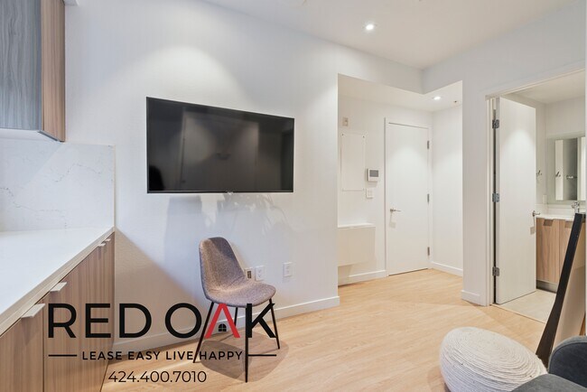 Foto del edificio - 11649 Mayfield Ave