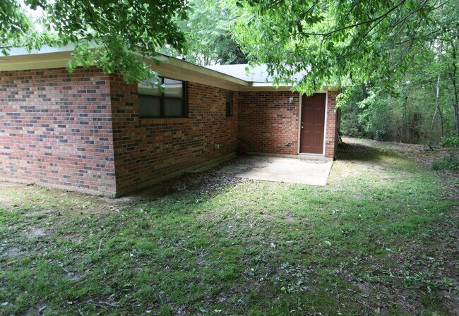 Building Photo - Cozy 2 Bedroom Duplex Near Everything – August Move-In
