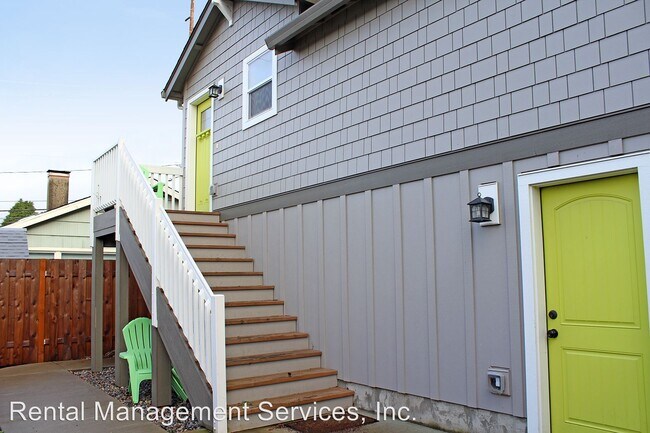 Building Photo - 4222 SE Holgate Blvd