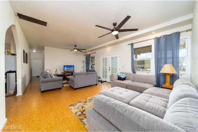 Building Photo - 6 br, 2 bath House - 1588 Kinoole St