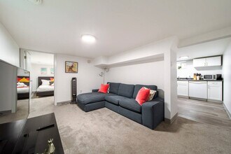 Building Photo - 11333-11389 89 St NW