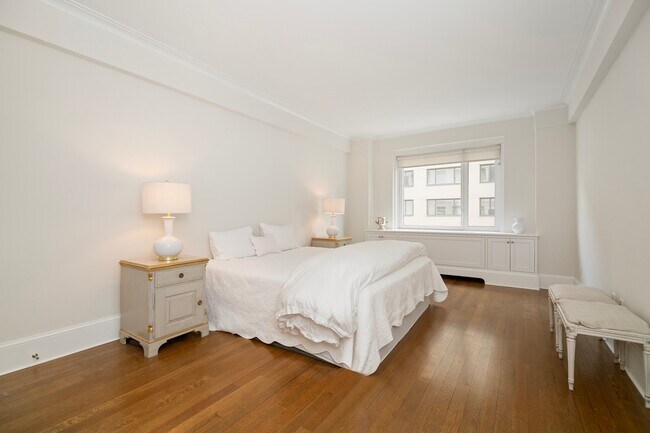 Building Photo - 530 Park Ave
