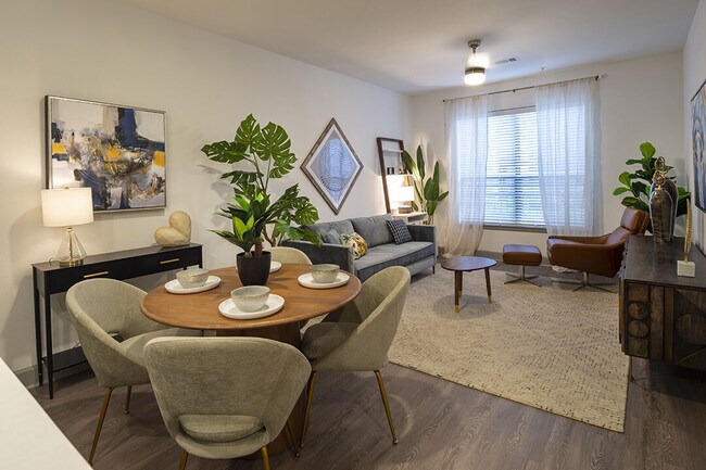 Foto del edificio - Upper Kirby +$500 off 1/Month!