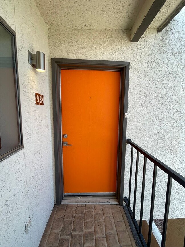 Foto del edificio - Lovely 2 Bedroom 2 Bath with Fireplace!