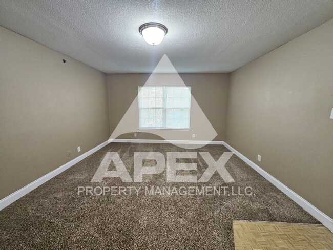 Foto del edificio - MOVE-IN SPECIAL,NO RENT TIL APRIL 1ST! - AVALON APARTMENT HOMES---NICE--2BD - 1BA Apartment off T...