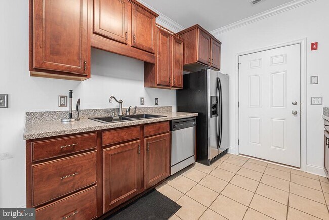 Foto del edificio - 1450 Hidden Meadow Ln