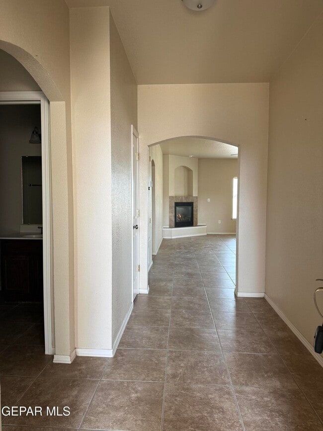 Building Photo - 10429 Silvercloud Dr